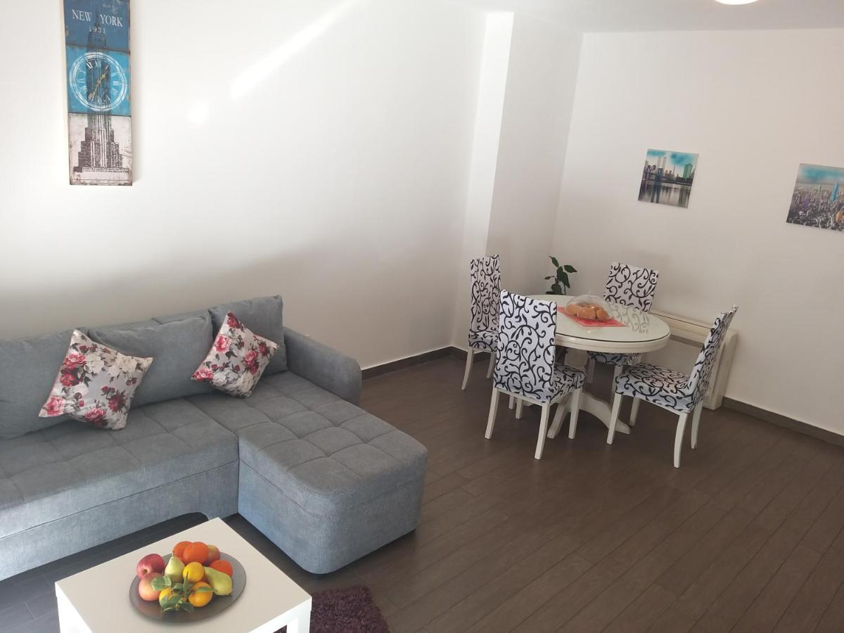 3 Bedroom Apartment With Terrace And Free Parking สปลิท ภายนอก รูปภาพ