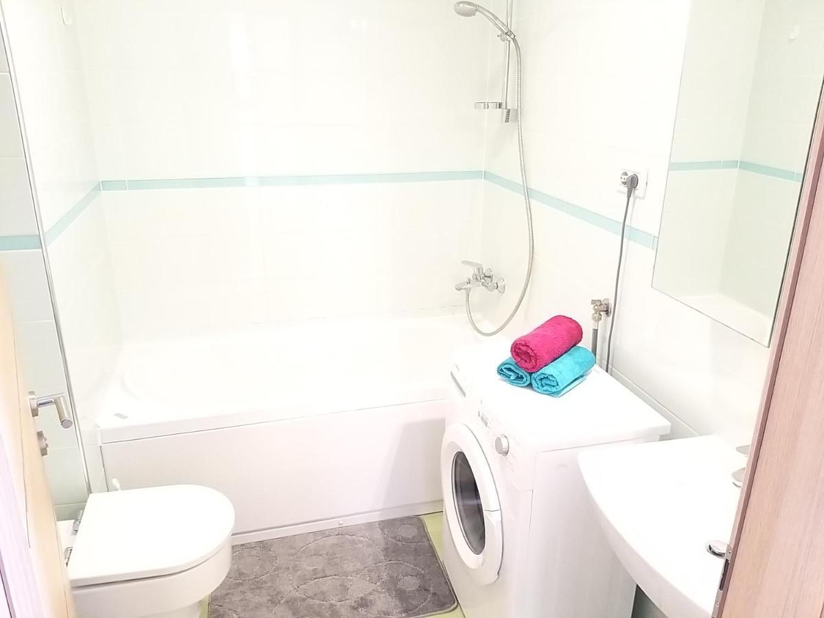 3 Bedroom Apartment With Terrace And Free Parking สปลิท ภายนอก รูปภาพ
