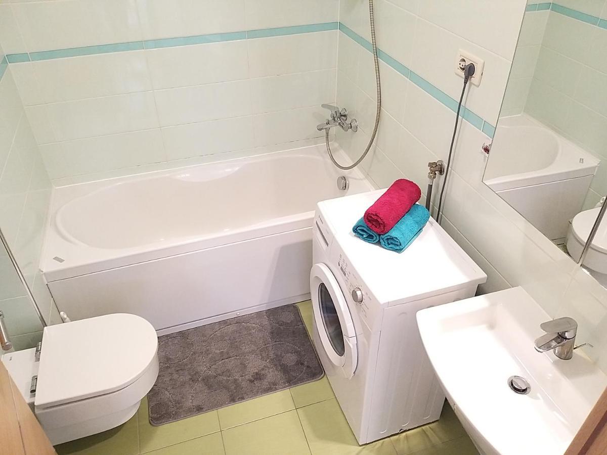 3 Bedroom Apartment With Terrace And Free Parking สปลิท ภายนอก รูปภาพ