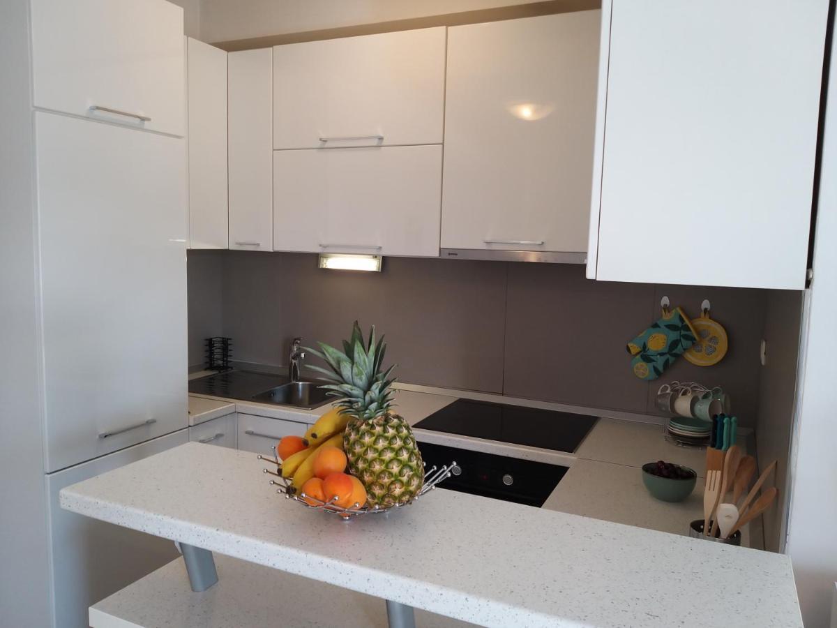 3 Bedroom Apartment With Terrace And Free Parking สปลิท ภายนอก รูปภาพ