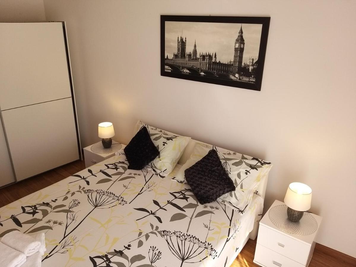 3 Bedroom Apartment With Terrace And Free Parking สปลิท ภายนอก รูปภาพ